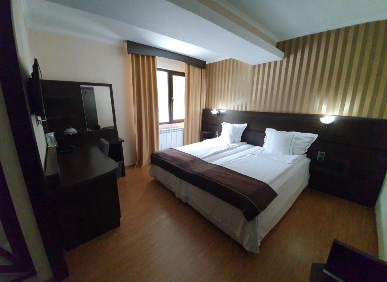 Family Hotel Hebar Batak Exterior photo