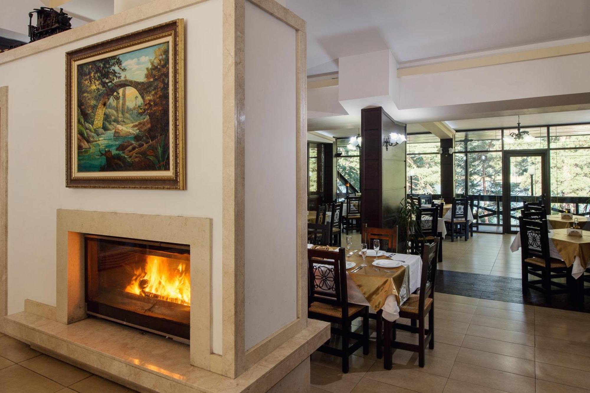 Family Hotel Hebar Batak Exterior photo